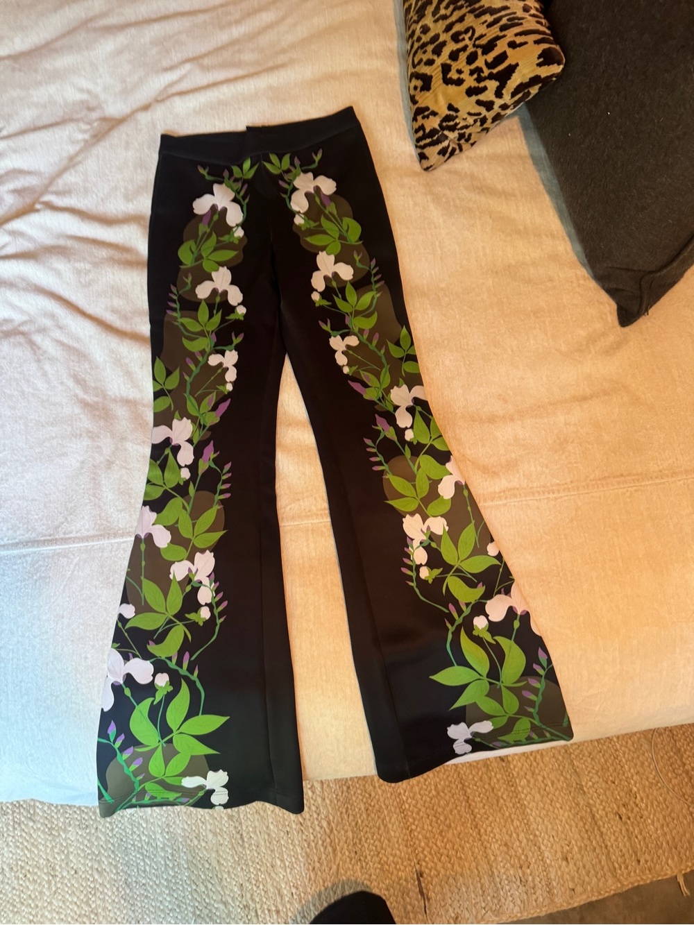Cynthia Rowley Black Pants with Branded Waist Tag - Picture 2 of 4